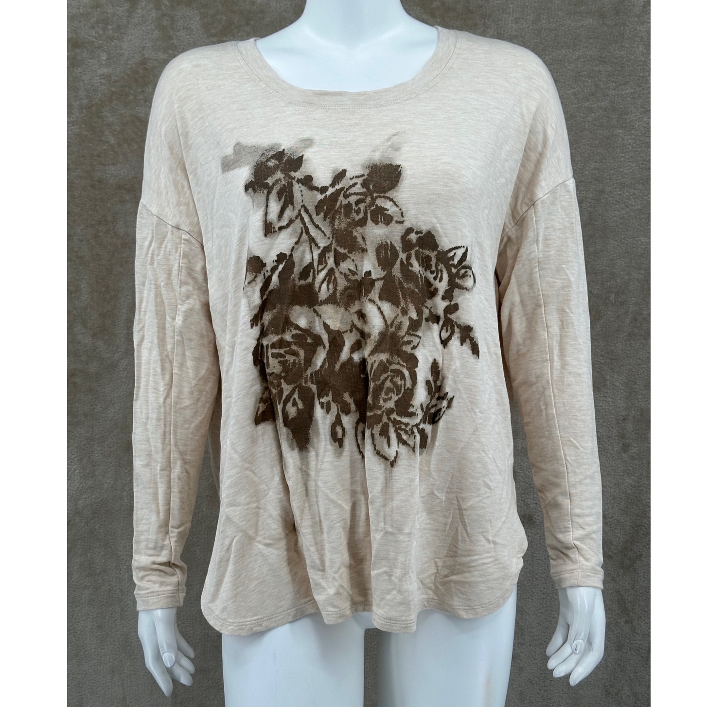 Cabi Top Womens Small Blooming Beige Airbrush Tee Floral Stretch Oversized 4365